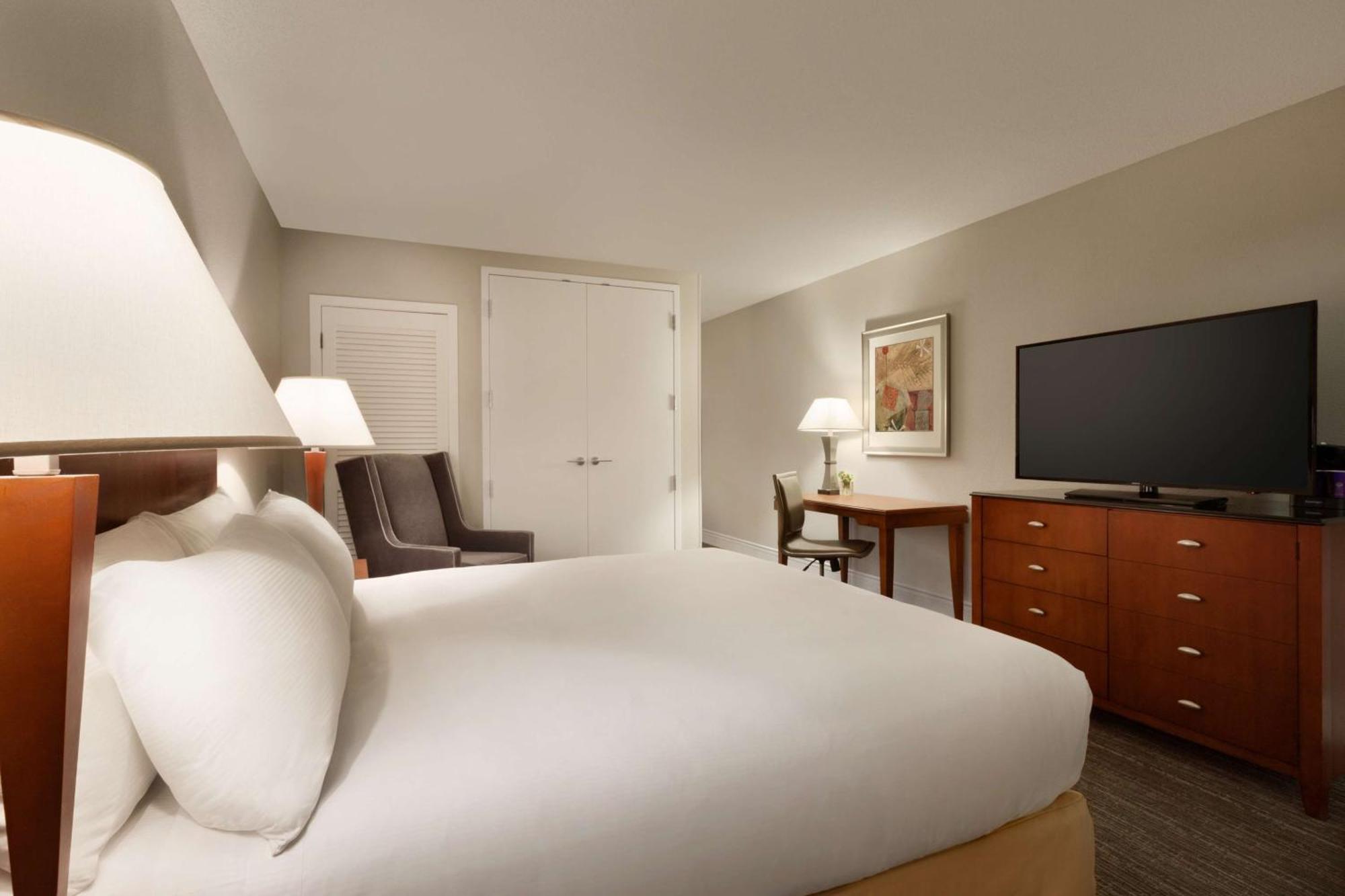 Doubletree By Hilton Minneapolis Park Place Saint Louis Park Exterior photo