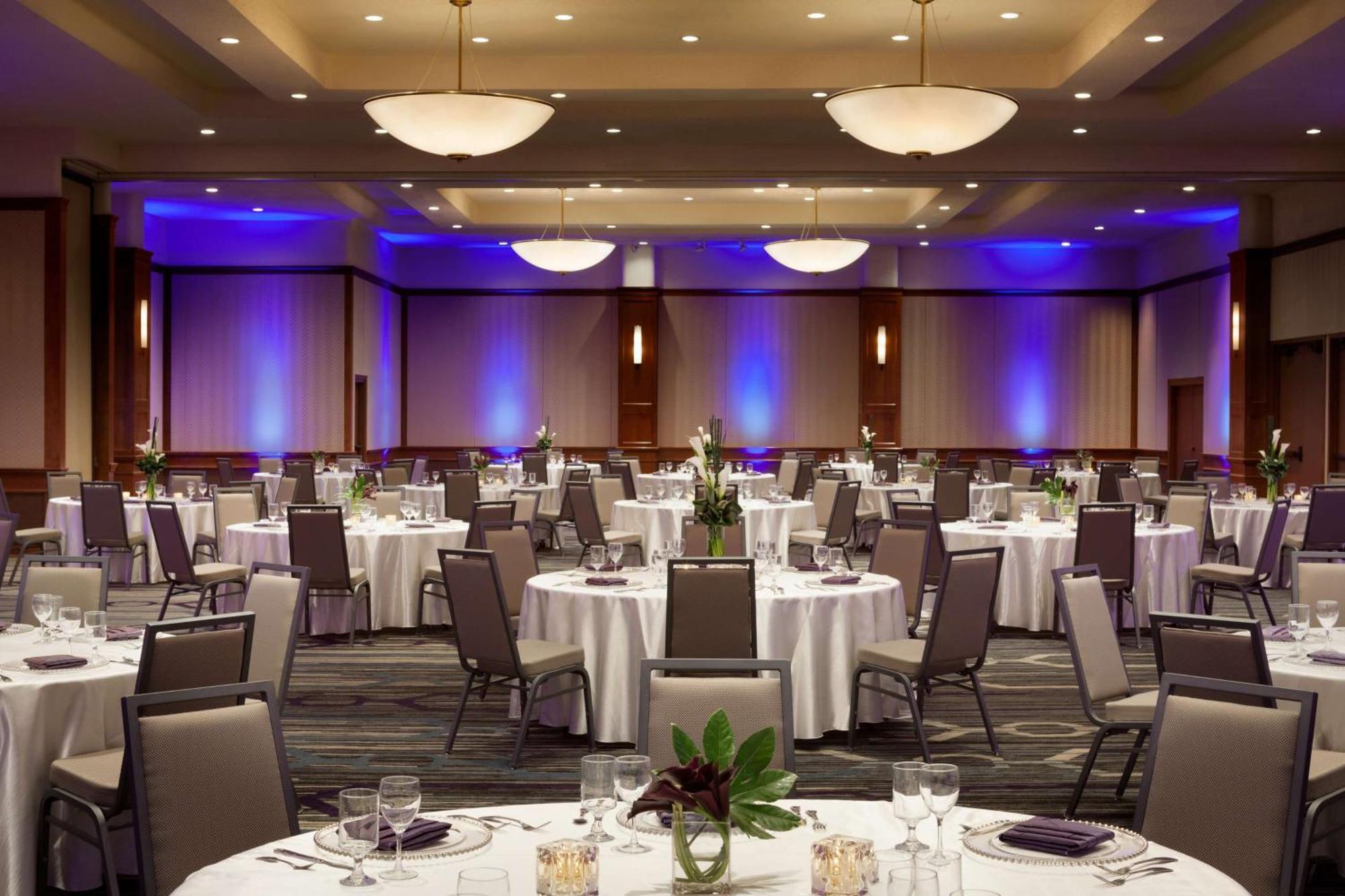 Doubletree By Hilton Minneapolis Park Place Saint Louis Park Exterior photo