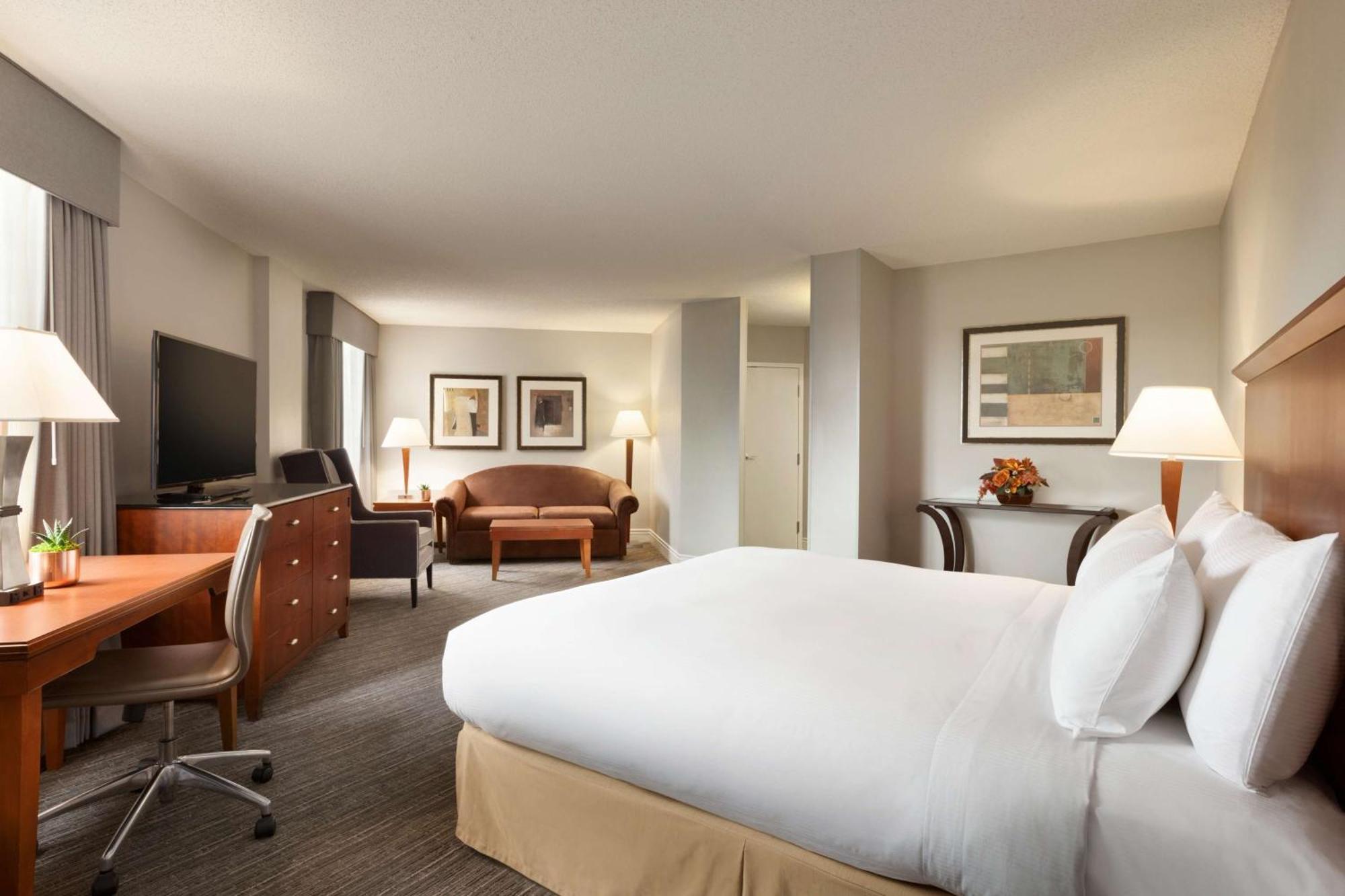 Doubletree By Hilton Minneapolis Park Place Saint Louis Park Exterior photo
