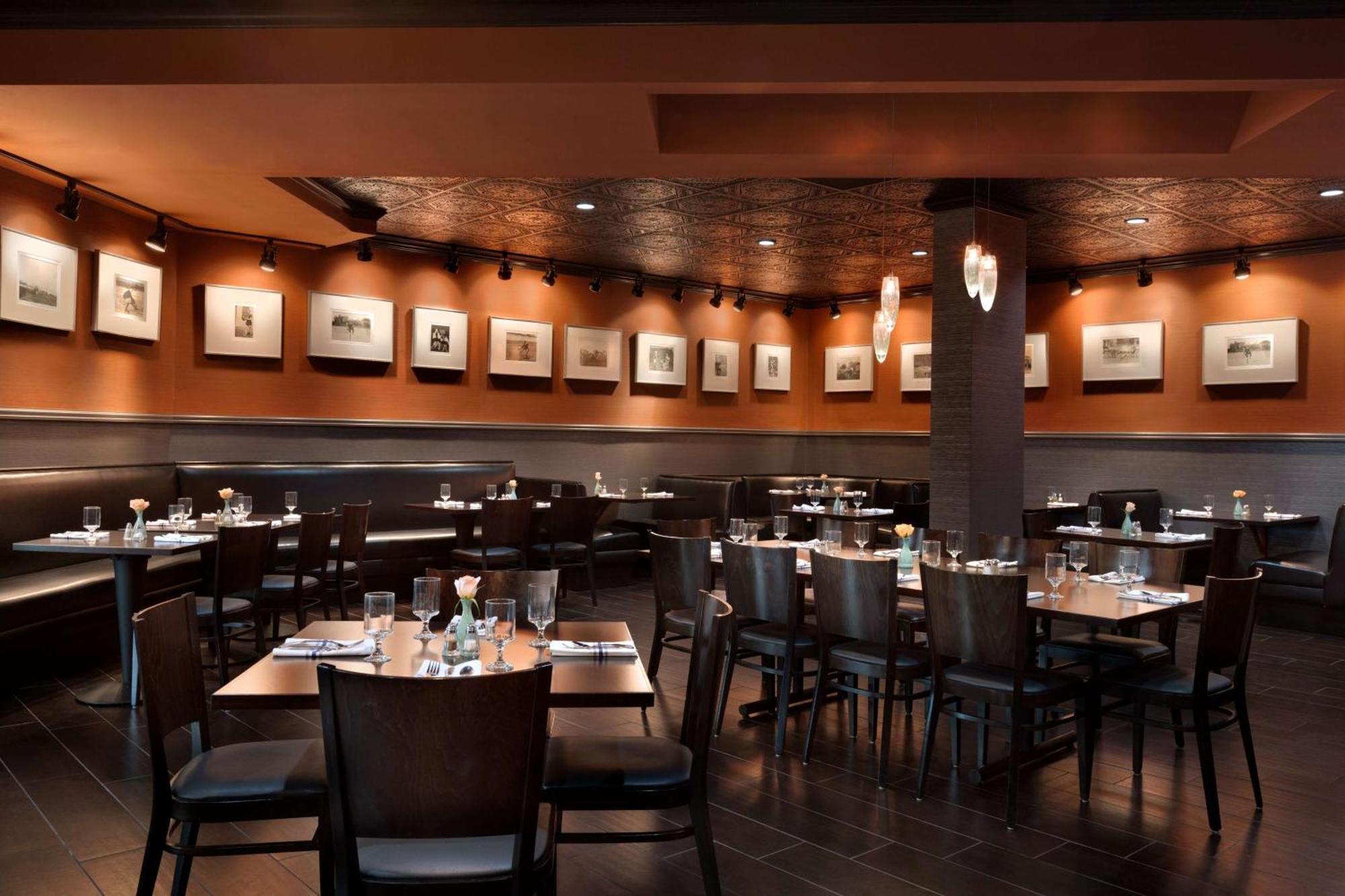 Doubletree By Hilton Minneapolis Park Place Saint Louis Park Exterior photo