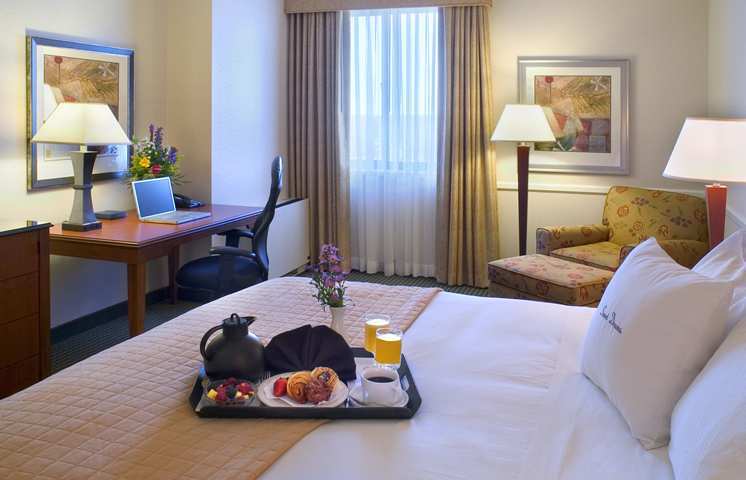 Doubletree By Hilton Minneapolis Park Place Saint Louis Park Room photo